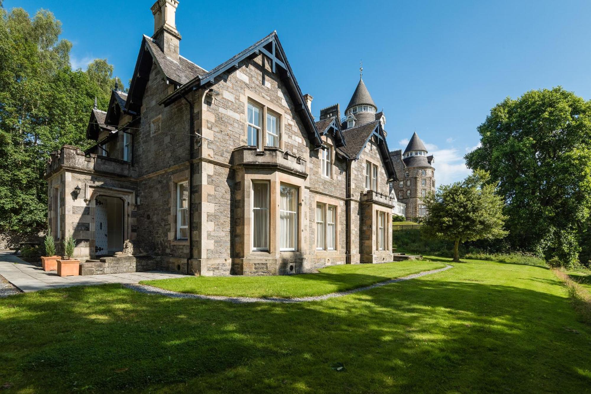 Lodges By Atholl Palace ピトロクリー エクステリア 写真